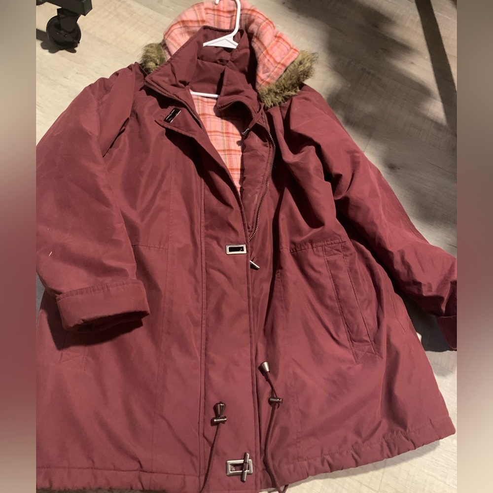 Women's Burgundy Coat with faux Fur Trim